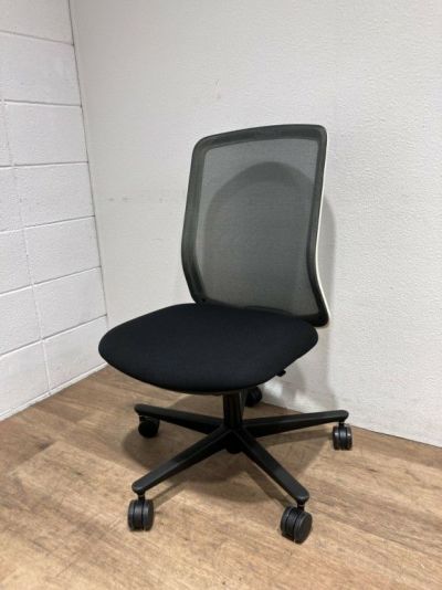 ウチダ（内田洋行）CARISSA 2（カリッサ 2）シリーズ カリッサ2チェア 商品画像1