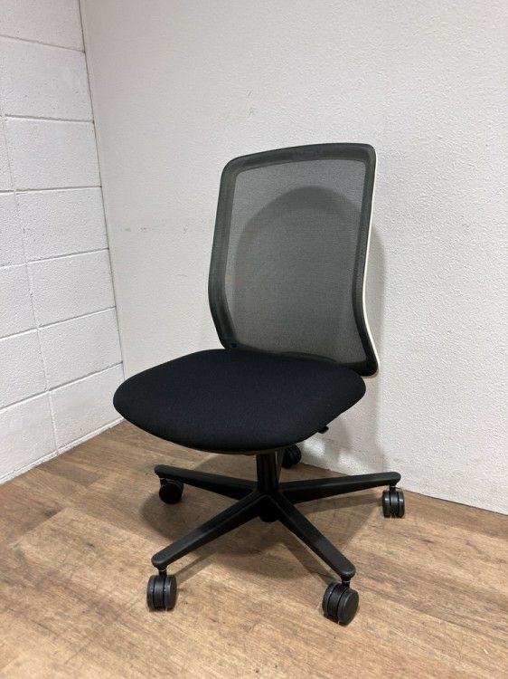 ウチダ（内田洋行）CARISSA 2（カリッサ 2）シリーズ カリッサ2チェア 商品画像1