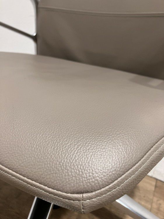 ウチダ（内田洋行）固定肘付ECチェア 商品画像3