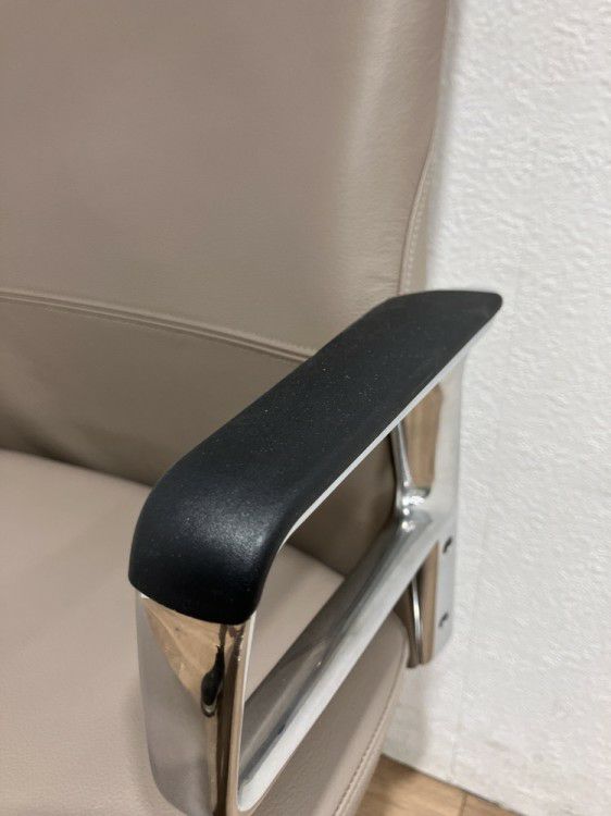 ウチダ（内田洋行）固定肘付ECチェア 商品画像4