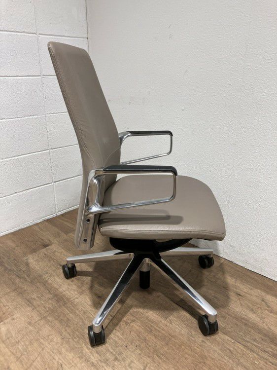 ウチダ（内田洋行）固定肘付ECチェア 商品画像8