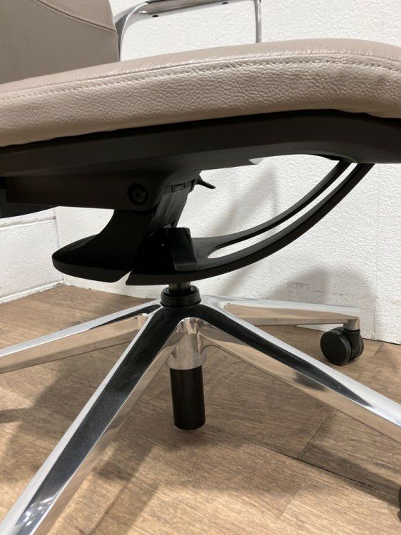 ウチダ（内田洋行）固定肘付ECチェア 商品画像9