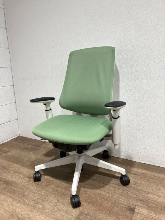 ウチダ（内田洋行）リーフレクシリーズ 可動肘付リーフレクチェア 商品画像1