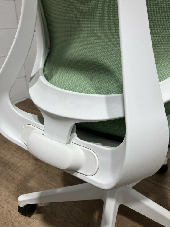 ウチダ（内田洋行）リーフレクシリーズ 可動肘付リーフレクチェア 商品画像10