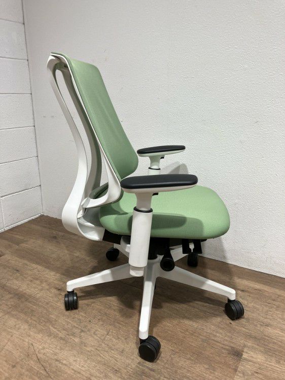 ウチダ（内田洋行）リーフレクシリーズ 可動肘付リーフレクチェア 商品画像11