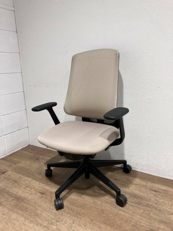 ウチダ（内田洋行）リーフレクシリーズ 固定肘付リーフレクチェア 商品画像1