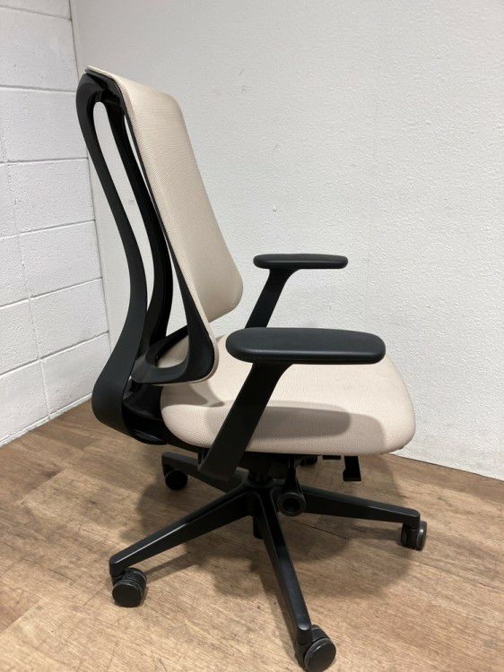 ウチダ（内田洋行）リーフレクシリーズ 固定肘付リーフレクチェア 商品画像8