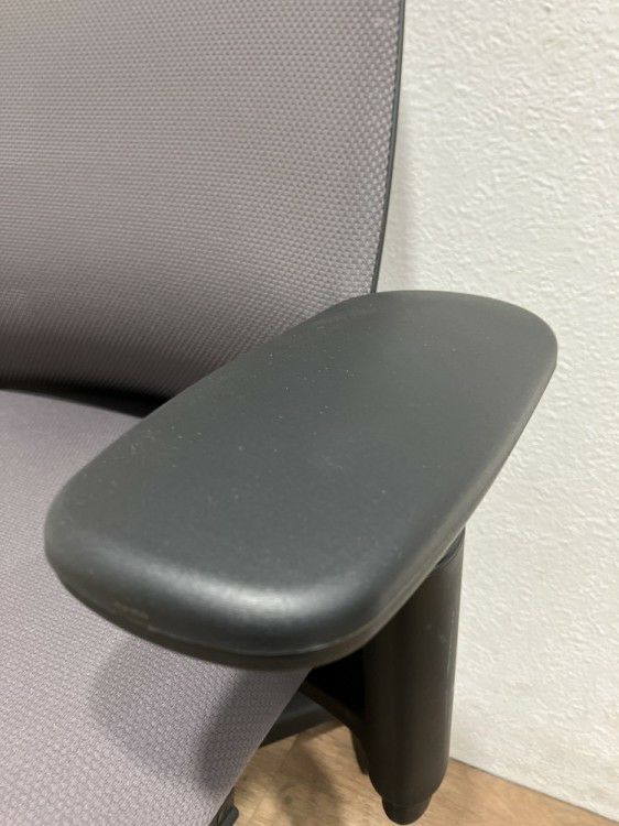 ウチダ（内田洋行）可動肘付ニンバスチェア 商品画像4