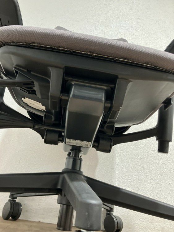 ウチダ（内田洋行）可動肘付ニンバスチェア 商品画像6