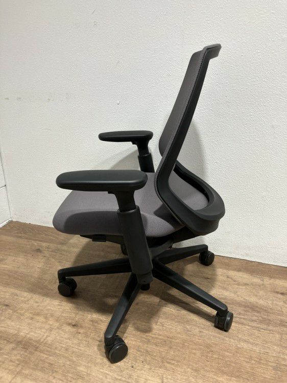 ウチダ（内田洋行）可動肘付ニンバスチェア 商品画像7