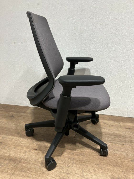 ウチダ（内田洋行）可動肘付ニンバスチェア 商品画像11