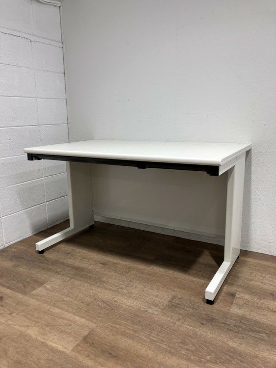 プラスフラットラインシリーズ 1200平デスク 商品画像1