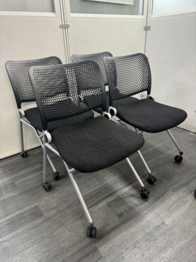 ウチダ（内田洋行）ブルーメシリーズ ネスティングチェア4脚セット 商品画像1