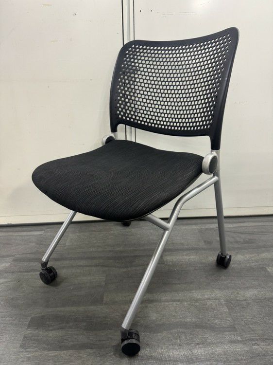 ウチダ（内田洋行）ブルーメシリーズ ネスティングチェア4脚セット 商品画像2