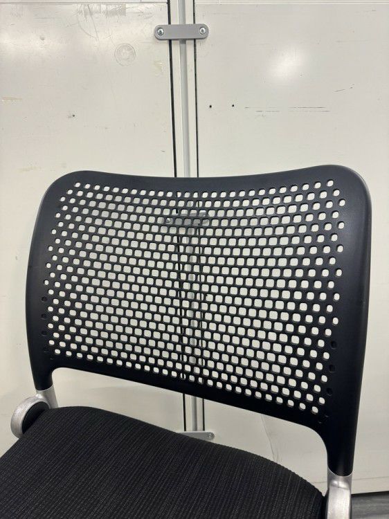 ウチダ（内田洋行）ブルーメシリーズ ネスティングチェア4脚セット 商品画像4