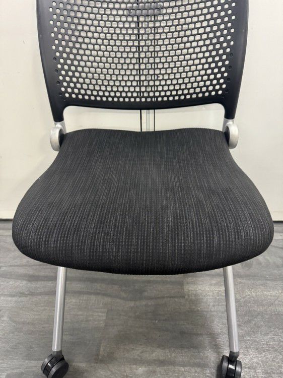 ウチダ（内田洋行）ブルーメシリーズ ネスティングチェア4脚セット 商品画像5