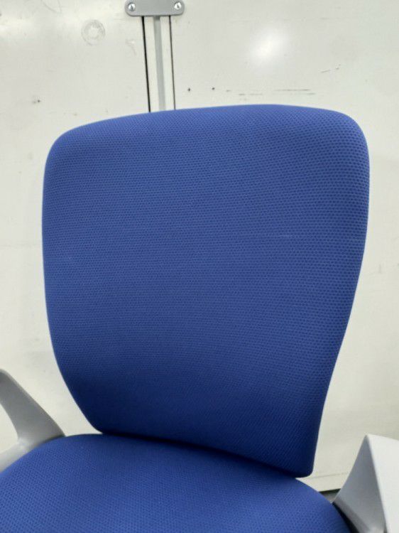 オカムラsulato(スラート)シリーズ 固定肘付スラートチェア 商品画像3