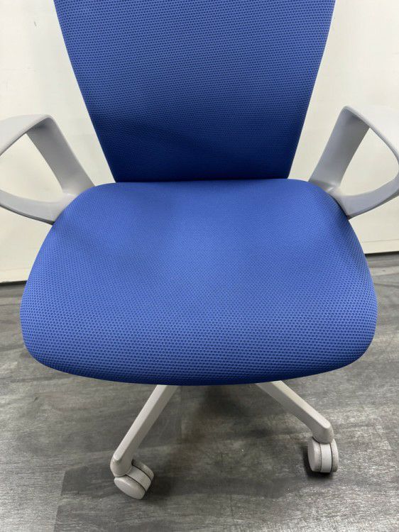 オカムラsulato(スラート)シリーズ 固定肘付スラートチェア 商品画像4