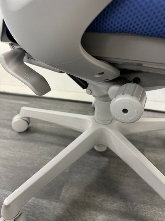 オカムラsulato(スラート)シリーズ 固定肘付スラートチェア 商品画像8