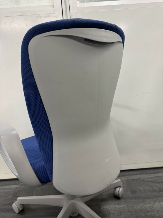 オカムラsulato(スラート)シリーズ 固定肘付スラートチェア 商品画像9