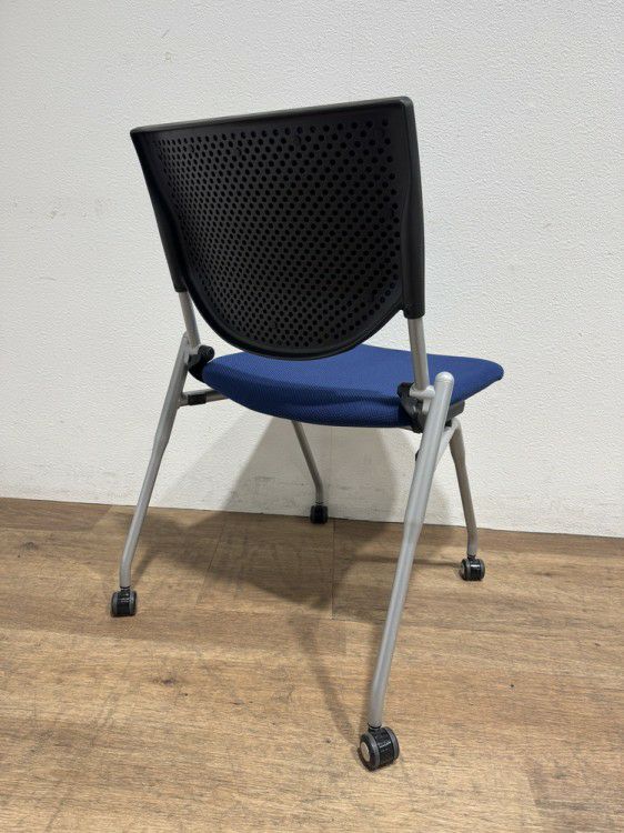 オカムラプロスタックシリーズ ネスティングチェア 商品画像2