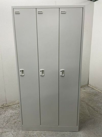 オカムラFZタイプシリーズ 3人用ロッカー 商品画像1