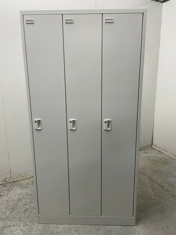 オカムラFZタイプシリーズ 3人用ロッカー 商品画像1