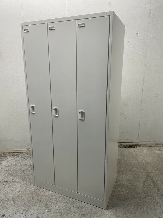 オカムラFZタイプシリーズ 3人用ロッカー 商品画像2