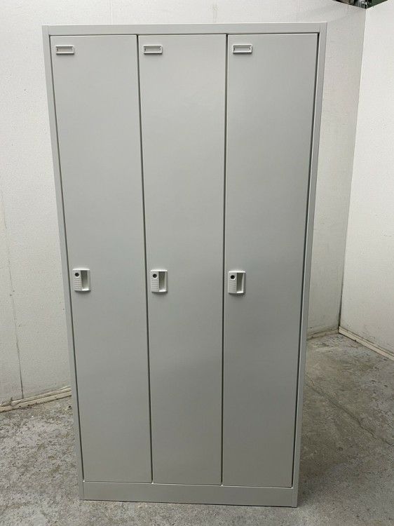 オカムラFZタイプシリーズ 3人用ロッカー 商品画像3