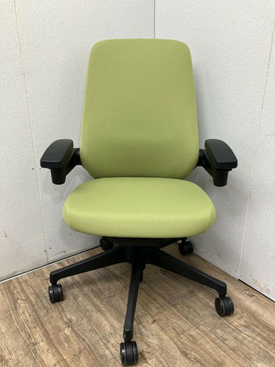 イトーキノート(nort)チェア 可動肘付ノートチェア 商品画像2