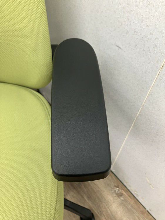 イトーキノート(nort)チェア 可動肘付ノートチェア 商品画像4