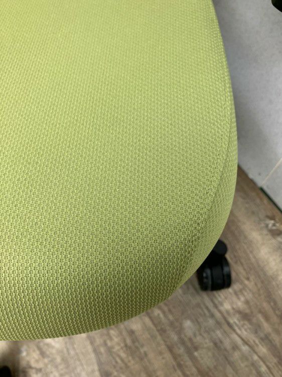 イトーキノート(nort)チェア 可動肘付ノートチェア 商品画像5