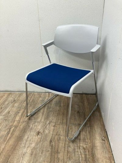 コクヨSatio(サティオ)シリーズ 肘付サティオチェア 商品画像1