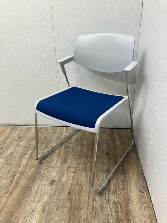 コクヨSatio(サティオ)シリーズ 肘付サティオチェア 商品画像1