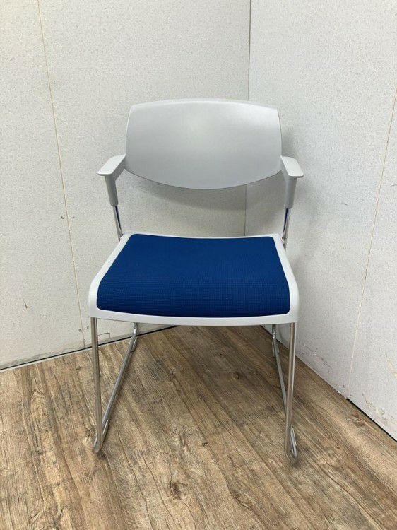 コクヨSatio(サティオ)シリーズ 肘付サティオチェア 商品画像2