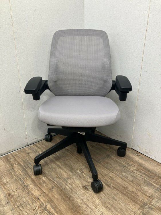 イトーキノート(nort)チェア 可動肘付ノートチェア 商品画像2