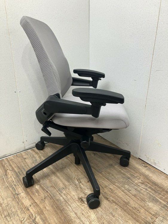 イトーキノート(nort)チェア 可動肘付ノートチェア 商品画像8