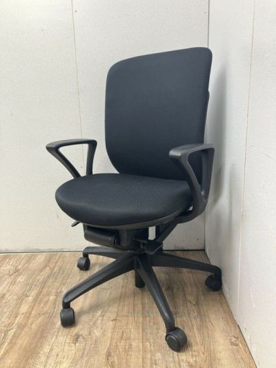 INABA/イナバyera(イエラ)チェア 肘付イエラチェア 商品画像1