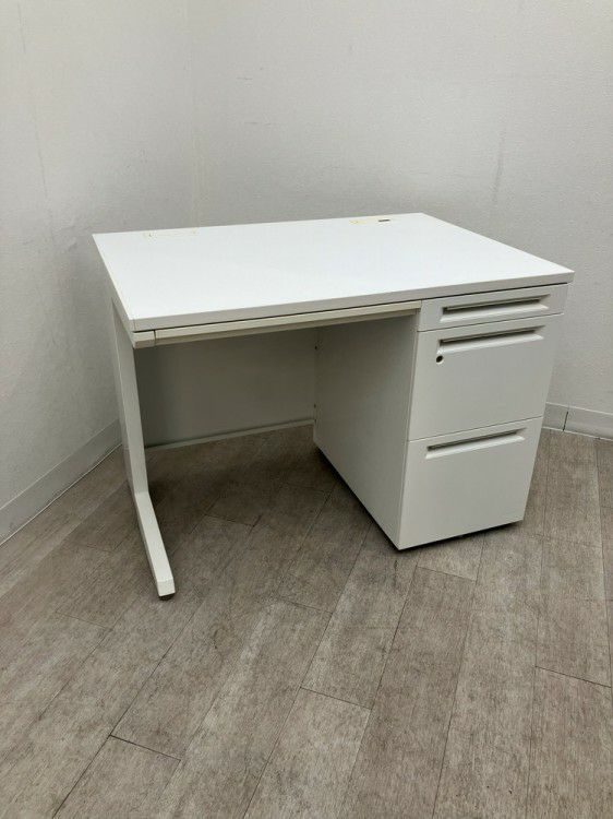 オカムラADVANCE（アドバンス）シリーズ 1000片袖デスク 商品画像1