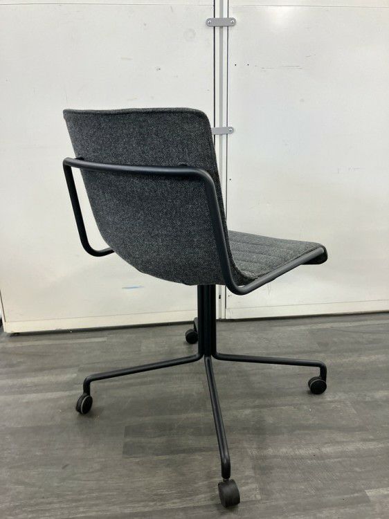 コクヨデイズオフィス オフセットフレームシリーズ ミーティングチェア4脚セット 商品画像3