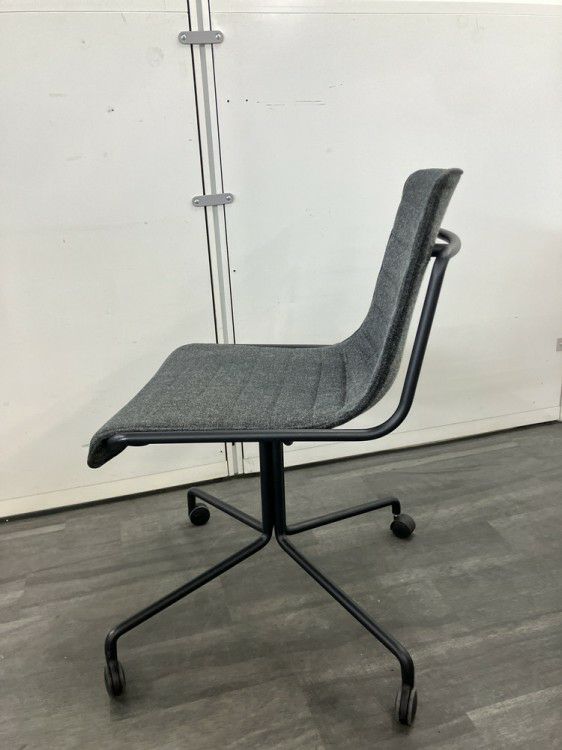 コクヨデイズオフィス オフセットフレームシリーズ ミーティングチェア4脚セット 商品画像4