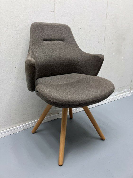 オカムラライブス　ワークチェアシリーズ ミーティングチェア 商品画像1