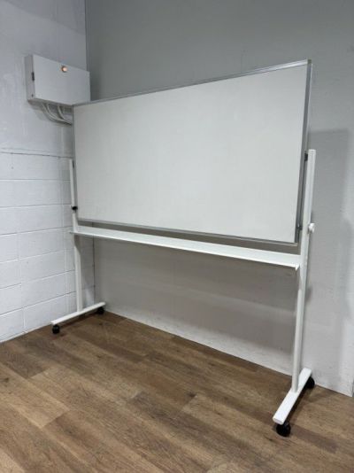 イトーキ脚付ホワイトボード 商品画像1