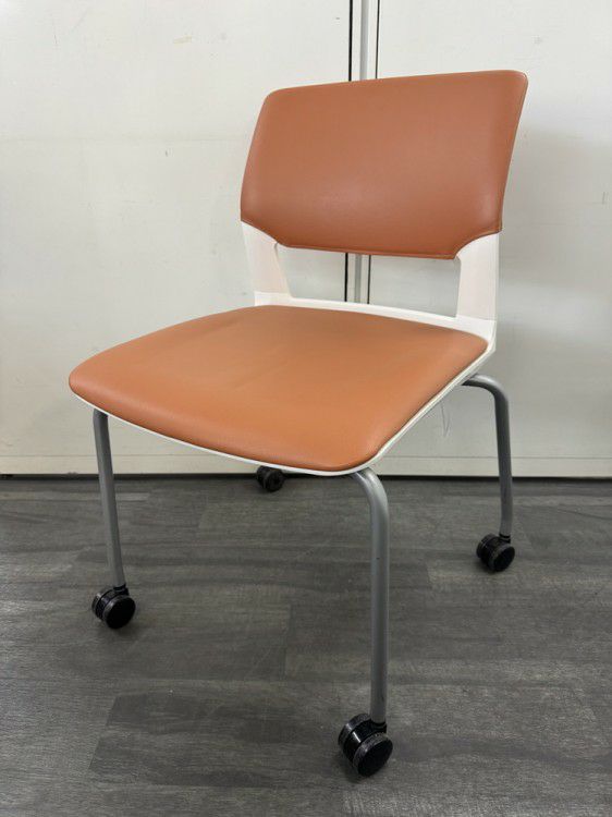 コクヨ160シリーズ スタッキングチェア 商品画像1