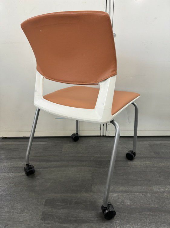 コクヨ160シリーズ スタッキングチェア 商品画像2