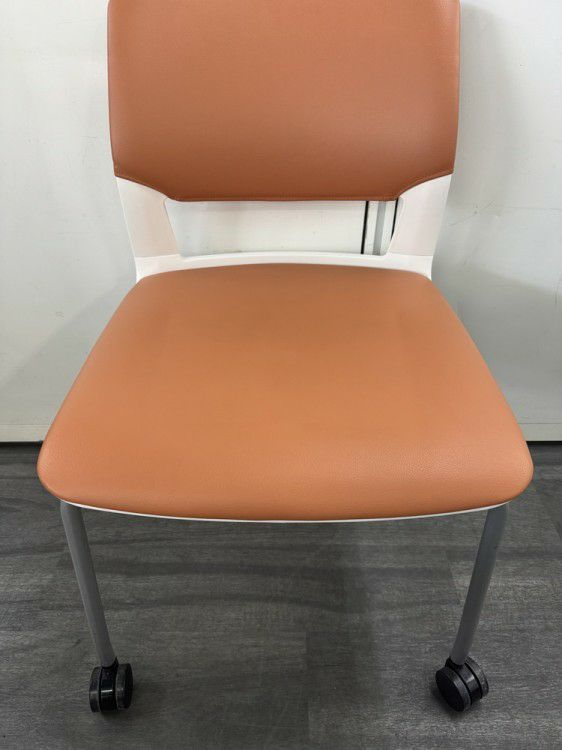 コクヨ160シリーズ スタッキングチェア 商品画像4