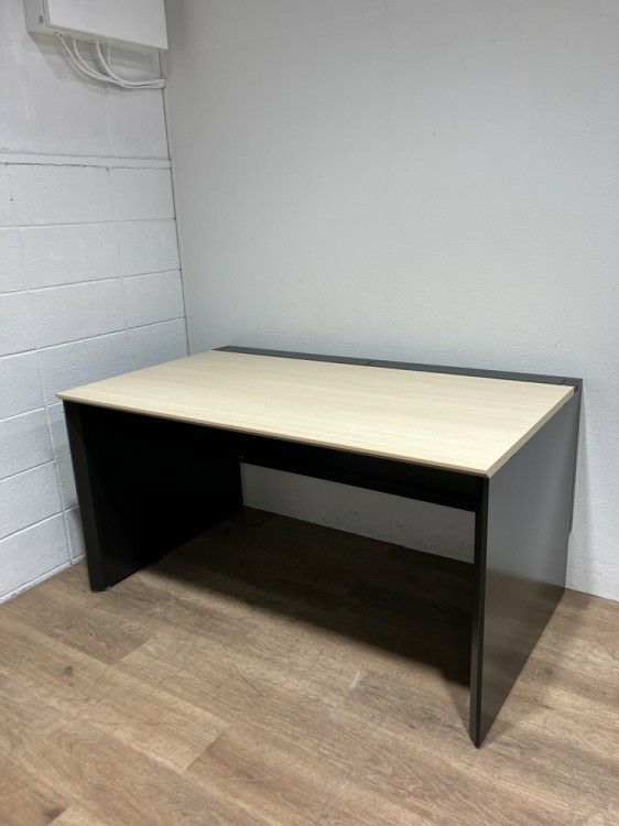 ウチダ（内田洋行）アルセナ(Arcena)シリーズ 1400平デスク 商品画像1