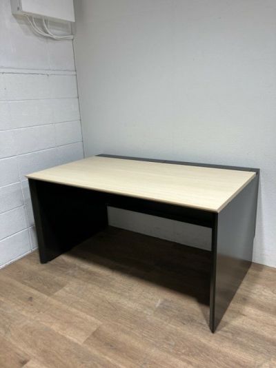 ウチダ（内田洋行）アルセナ(Arcena)シリーズ 1400平デスク 商品画像1