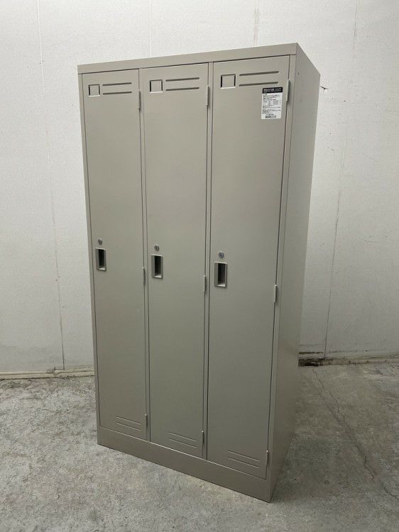 コクヨLKシリーズ　（コクヨ） 3人用ロッカー 商品画像1