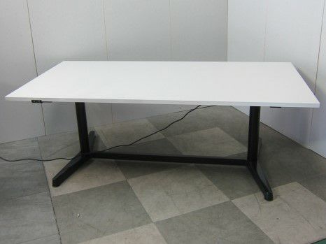 イトーキtoiro(トイロ)シリーズ 電動昇降式1800ミーティングテーブル 商品画像1